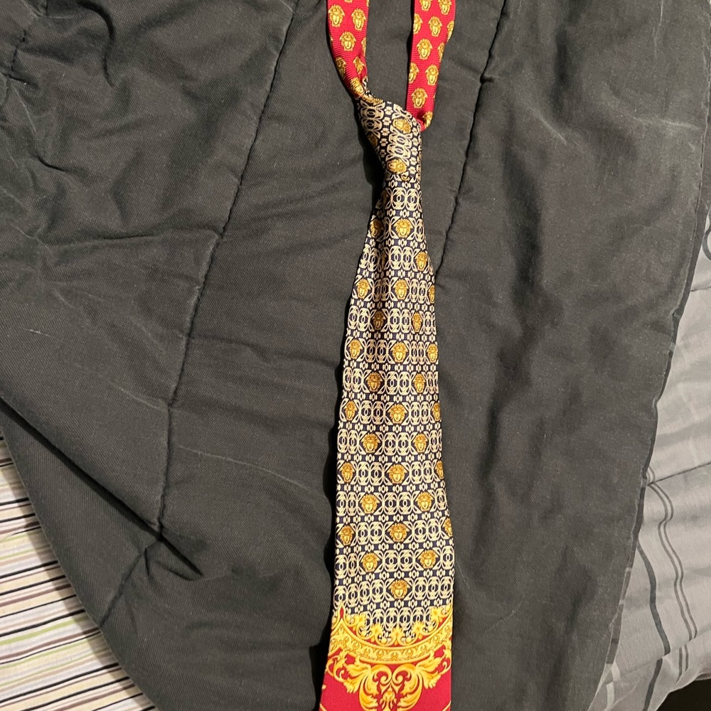 Versace tie - Picture 8 of 9